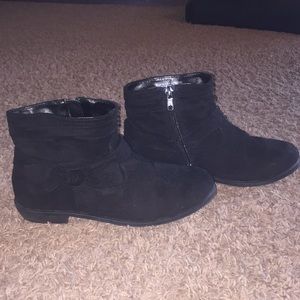 girls black booties